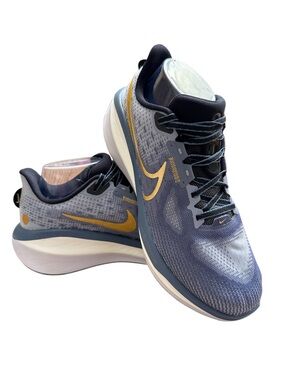 NIKE VOMERO 17 NWOT